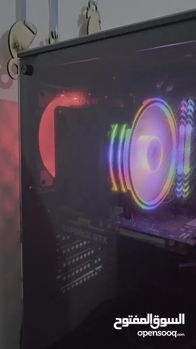 pc gamng  جهاز استعمال شهرين نضيف مع شاشه 144 هرتز