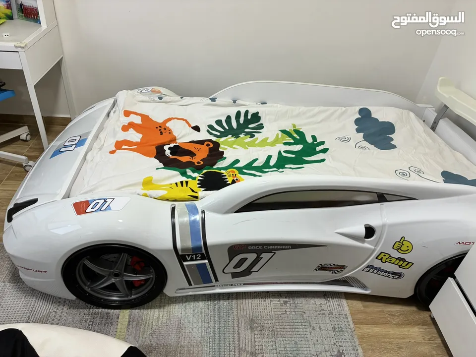 تخت اطفال شكل سياره للبيع