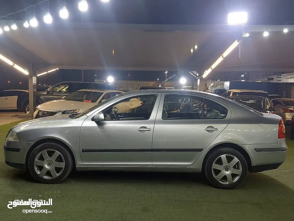 اسكوده اكتفيا 2008موصفات خليخي جاهزه علي التسجيل والتصدير  1600cc