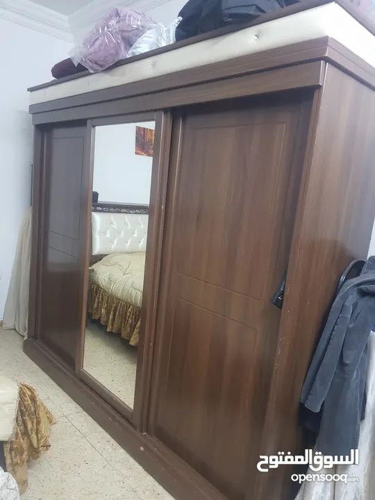 غرفة نوم خشب امراتي ثقيل بحالة الوكالة