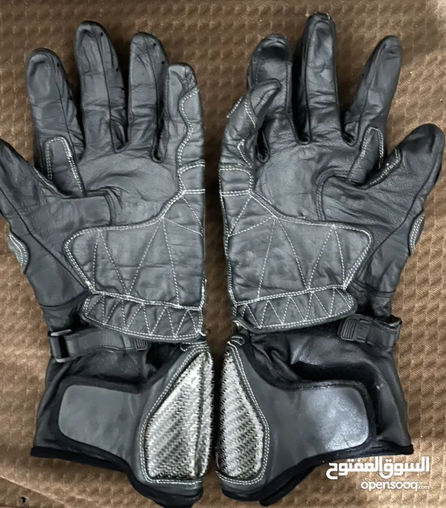 جكيت دراجة نارية عدد 2 الاسود حجم xl صيفي + شتوي الجكيت الاسود و احمر حجم xs صيفي طبعن بحالة نظيفة