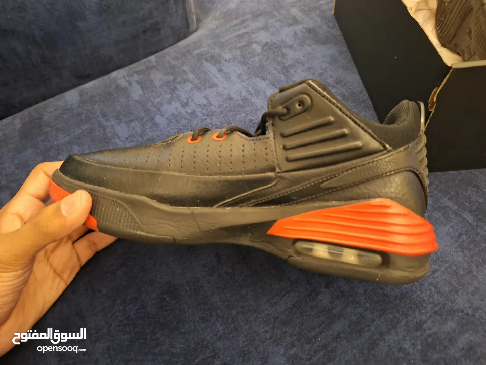 JORDAN 5s MAX AURA BLACK AND RED WITH BOX BARELY WORN