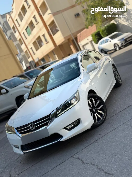 Honda accord 2014 model mid option in excellent condition