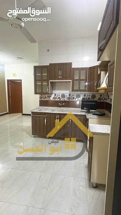 شقة سكنية حديثة جدا للايجار السكني مفروشة جزئيا