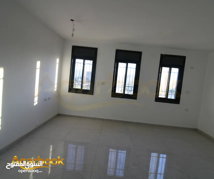 دوبلكس بتشطيب فاخر للبيع   بيرزيت – قرب كازية الفيين