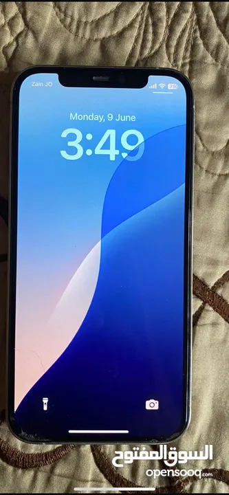 آيفون 12 برو بحاله ممتازه مش مغيرله لا شاشه ولا بطاريه الباك مكسور فقط وبنعمله ليزر  والجهاز مكرتن