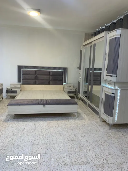 غرفة نوم لامنيت اسباني مكفول 8سنوات ضد العفن والرطوبة للبيع بسعر مغري جدا فقط 700 دينار