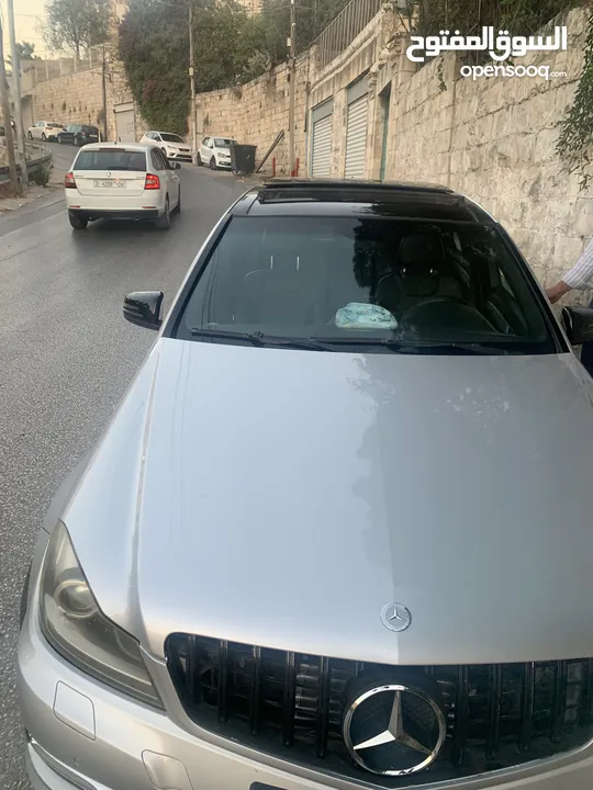مرسيدس 2012 C200 AMG للبيع على الكاش اتومات وتوب ترينك وغيار اسبورت 7غيار فل اضافات بانورما مع فتحه