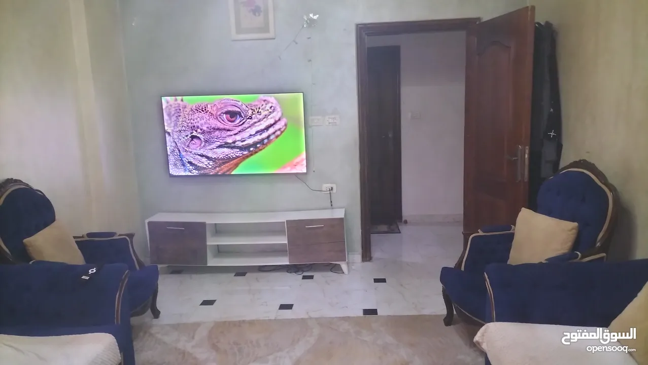 منزل مكون من 3غرف نوم و3 حمامات واحده ماستر وصاله وصالون  وحديقه عدد 2