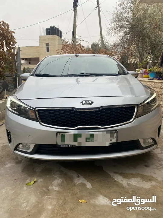 سيارة KIA K3 2017 بحالة ممتازة للبيع 1600 cc لون رمادي