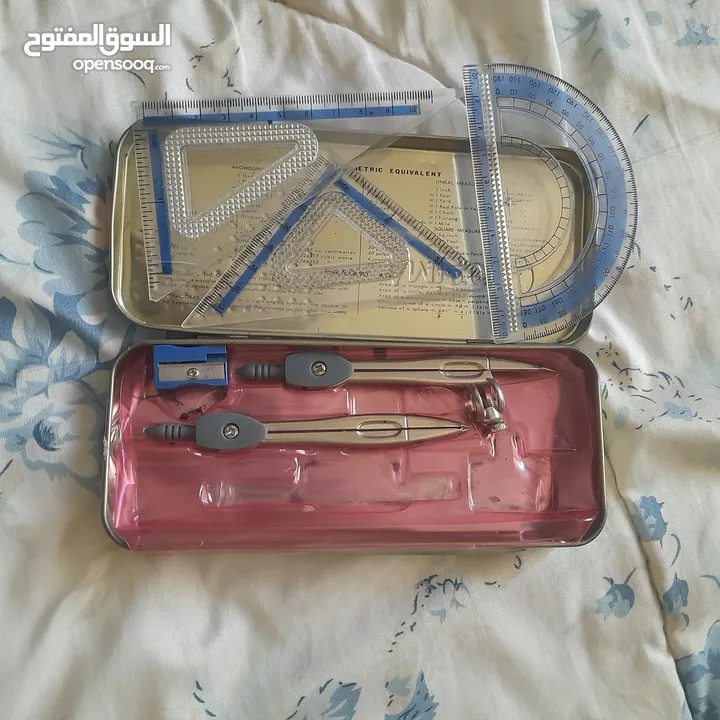 أغراض و أدوات هندسية