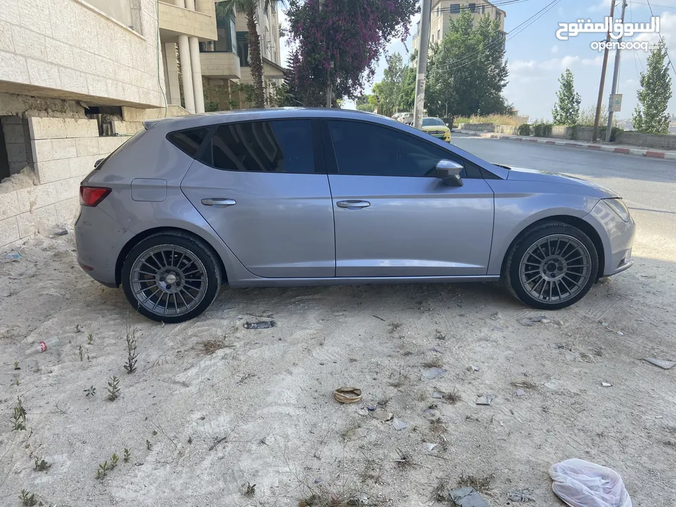 سيات ليون  اصل توماتيك