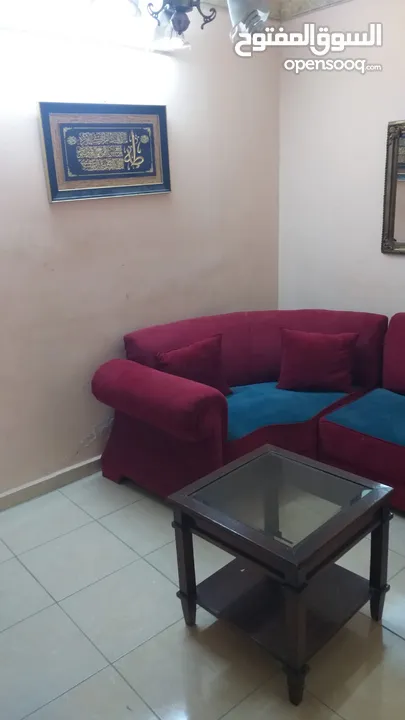 شقة في بناية الزيتونه للطالبات فقط، بالقرب من جامعة اليرموك خلف شارع الجامعه ، قريبه خدمات