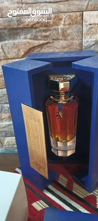 عطر خلطه القرشي جديد90مل للرجال والنساء  مع ستاند خشب لون ازرق