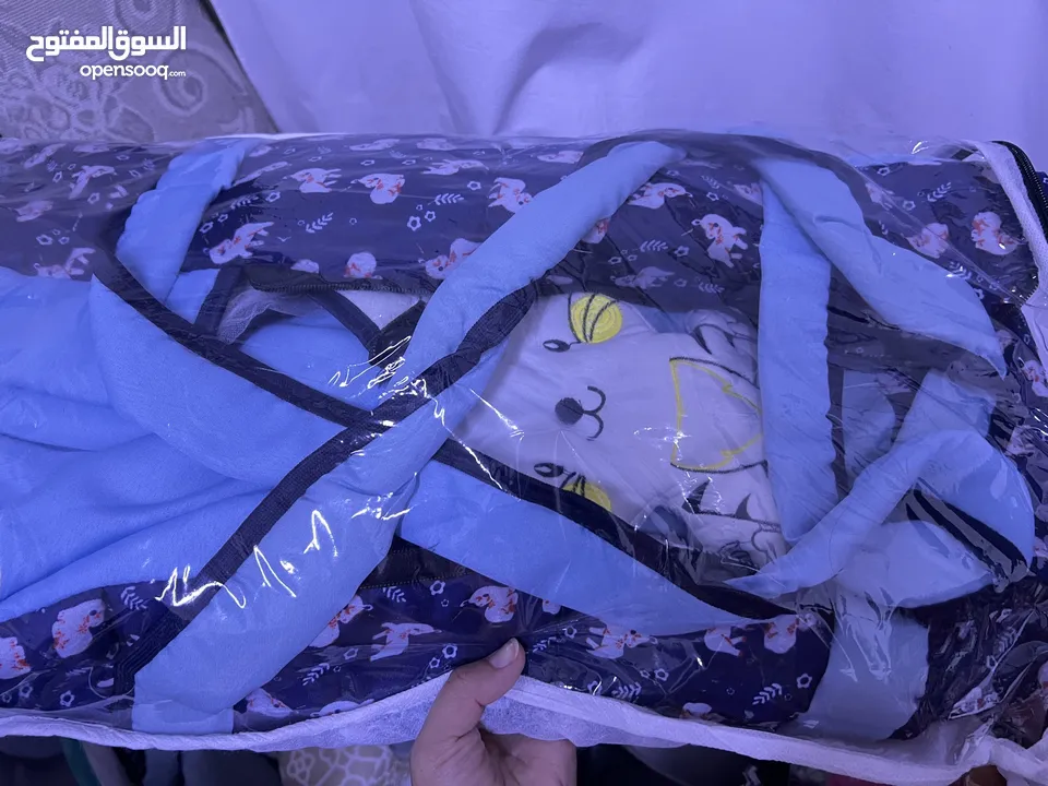 مستلزمات اطفال بحال الجديد بانيو استحمام ، كارسيت، كوت ، هزاز مع موسيقى