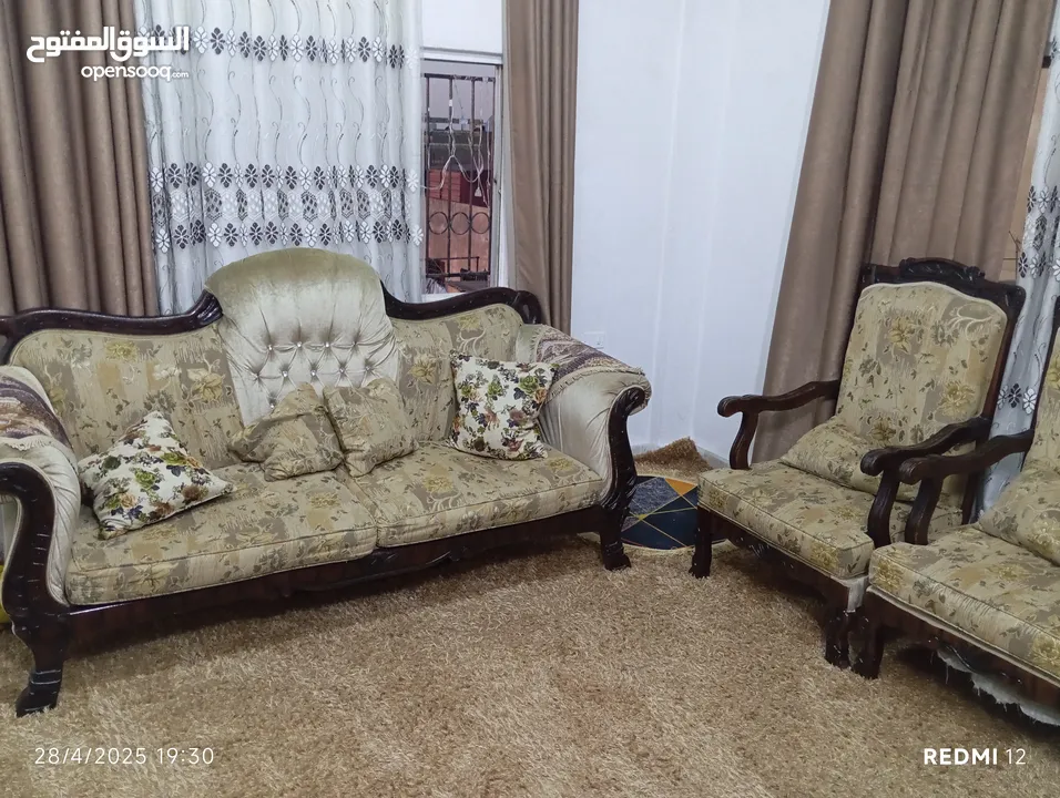 طقم كنب خشب زان مصري للبيع بحالة جيدة