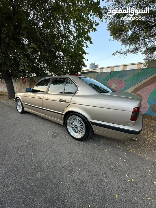 BMW e34 520 للبيع