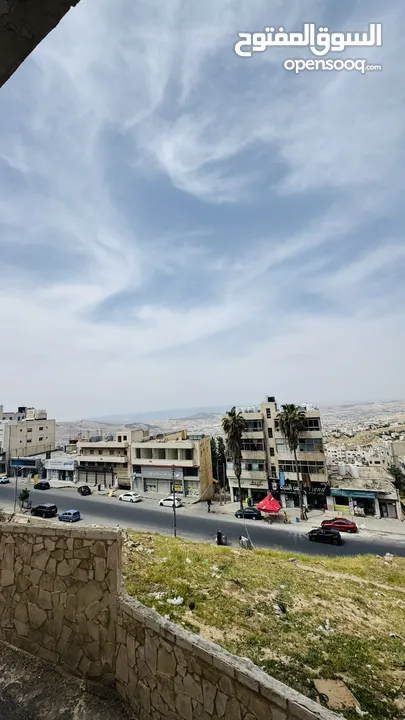 شقه شبه ارضيه مع ترس للبيع في صويلح خلف الجوازات