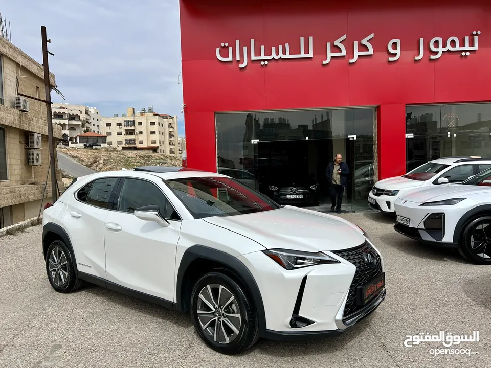 ليكزس UX300e كهربائية اعلى اضافات 2021