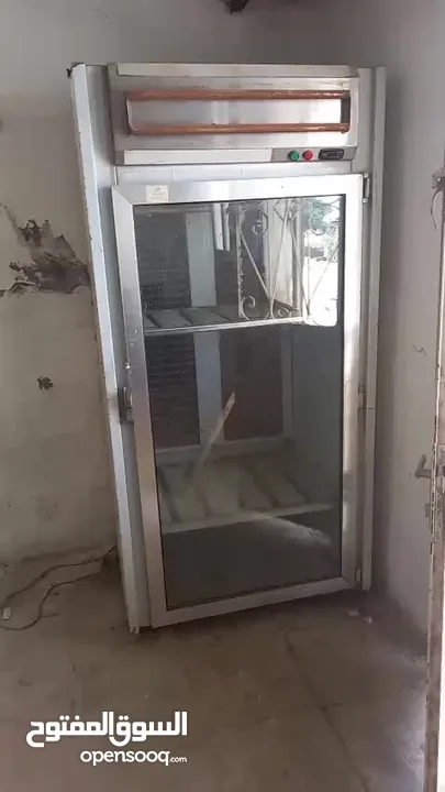 ثلاجة لللبيع