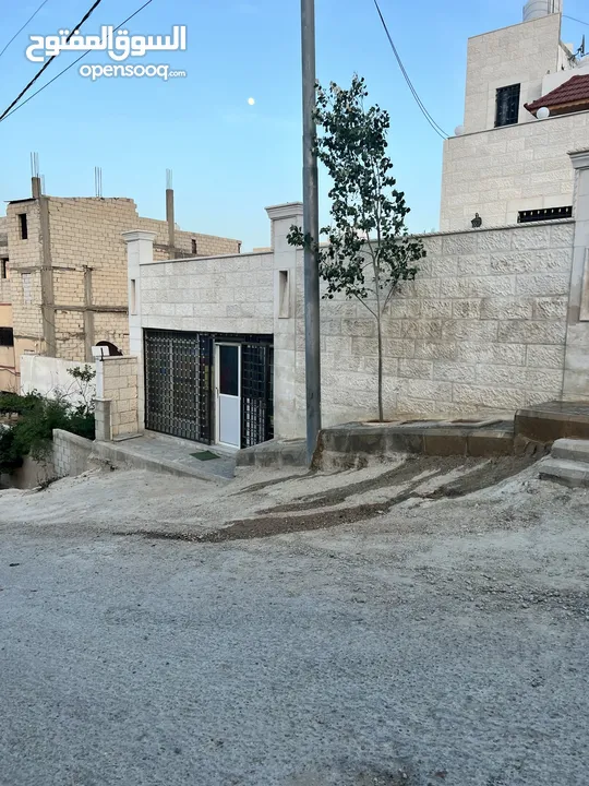 عماره طابقين للبيع تشطيب ديلوكس عمر البناء 5سنوات