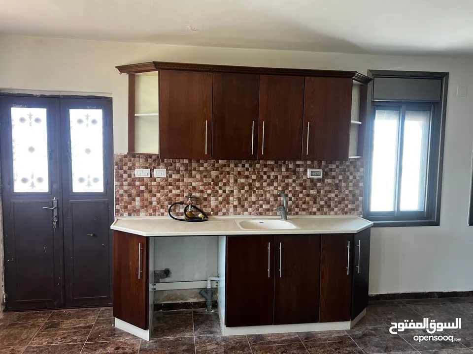 مطبخ كبير مستعمل مع الشايش ... مفكوك وجاهز .. بيرنبالا