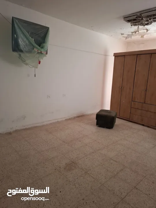 ستوديو خلف الاستراحة