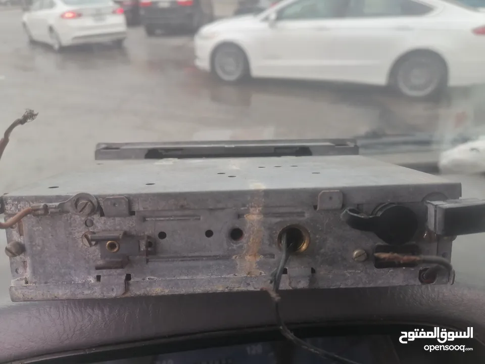 مسجل راديو بيكر كان راكب على مرسيدس.