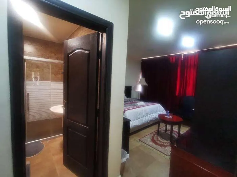 شقة مفروشة ( روف ) للايجار الشهري واليومي من المالك مباشر في شارع المدينة المنورة موقع حيوي