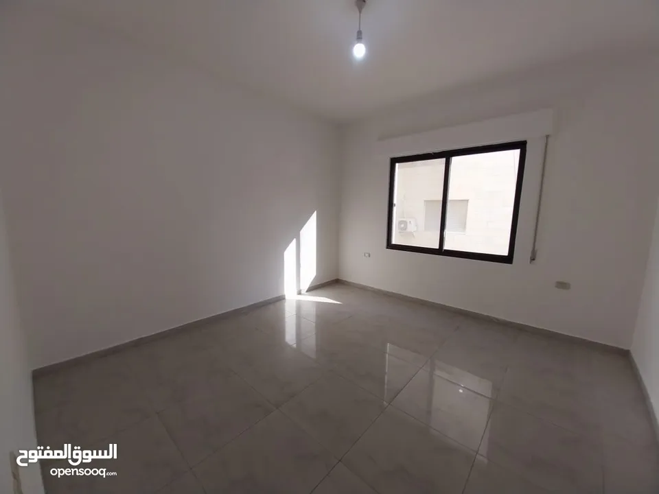 شقة غير مفروشة للإيجار ( Property 39614 ) سنوي فقط