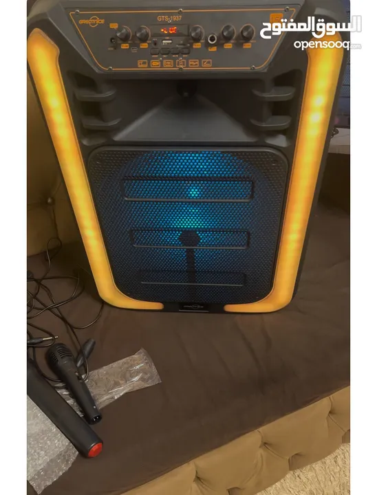 سماعة حفلات BT Speaker .. 15 inch  لا سلكية .. جديدة جدا استعمال مرة واحدة فقط . التواصل عبر الواتس