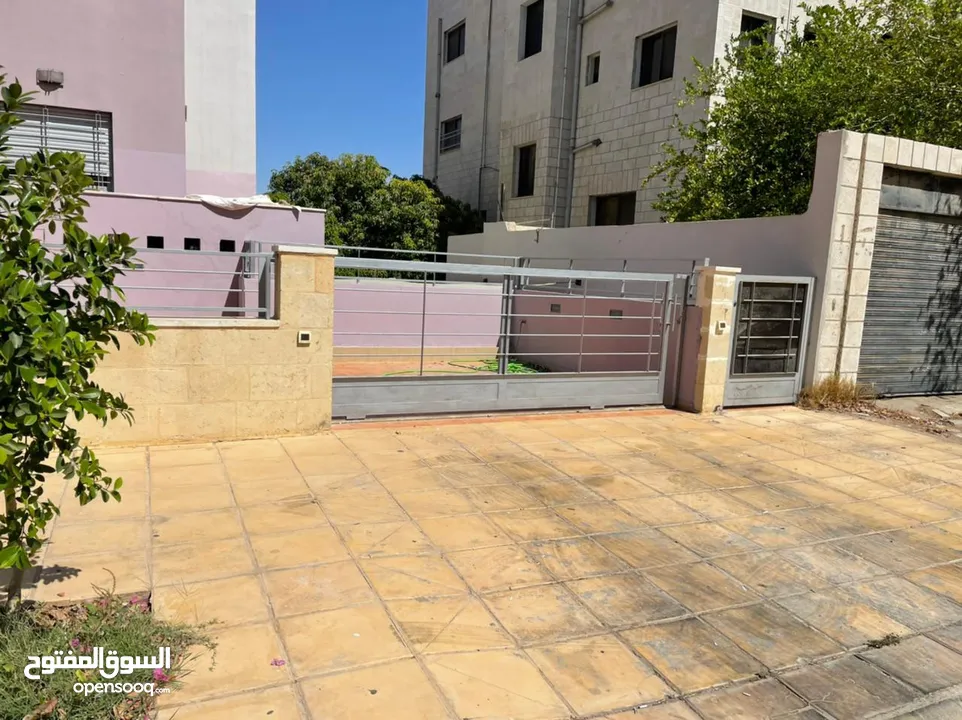 شقة للايجار بالخامسة