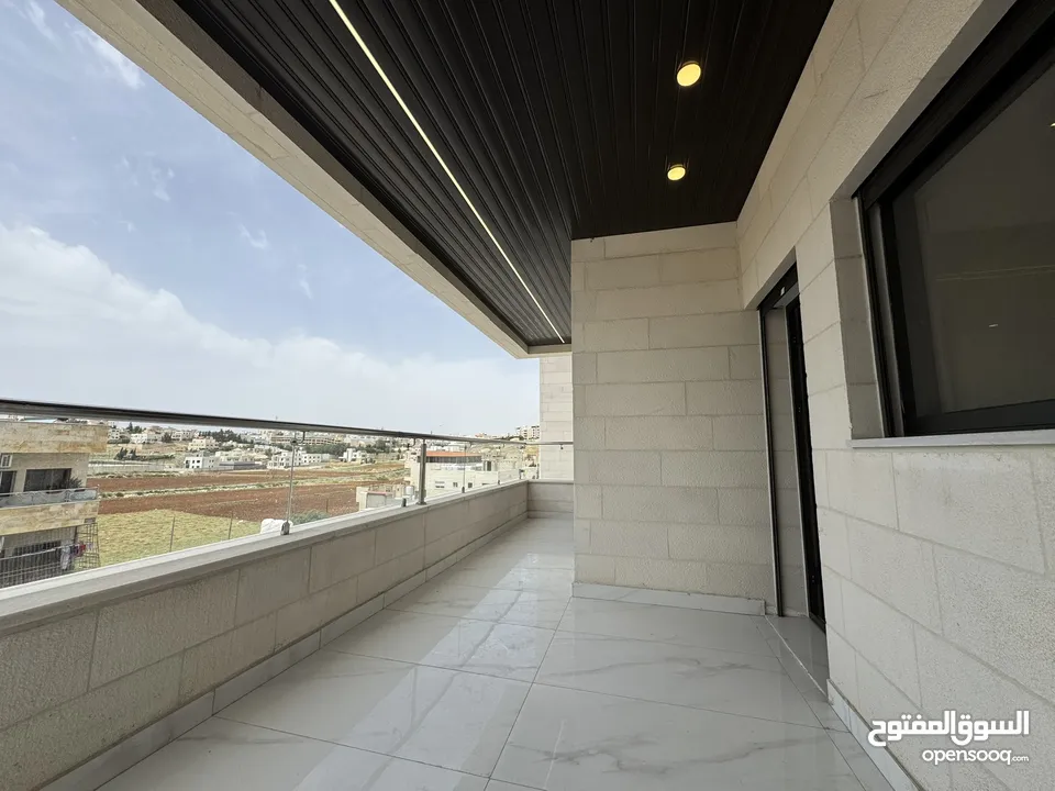 شقة طابق اخير مع رووف بمساحة داخلية 230م في طريق المطار - البنيات