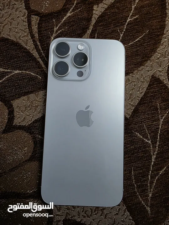 ايفون 15 برو ماكس لون سكني