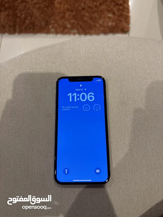 آيفون X للبيع البطارية 80 و مكسور من ورا كسره صغيره