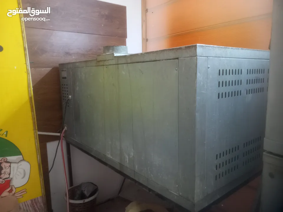 فرن بيتزا ومعجنات للبيع