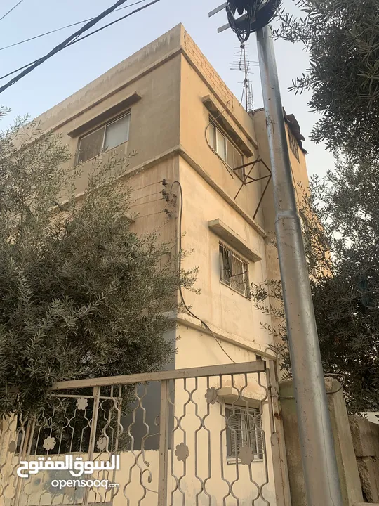 عمارة للبيع في وادي الحجر