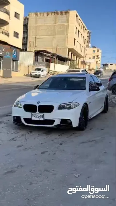 BMW 520 2012 فل الفل السياره بصلاه عنبي موجوده بببديا الي معنييين يتواصلو عرقم