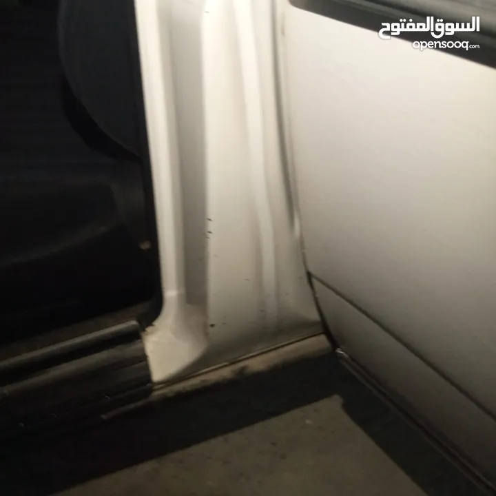 مرسيدس e200 لف (التواصل على الرقم الموجود داخل الاعلان فقط )