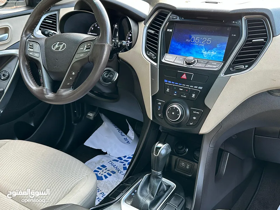 HYUNDAI SANTA FE 2018 GCC // FULL OPTIONS // AWD // ACCIDENTS FREE