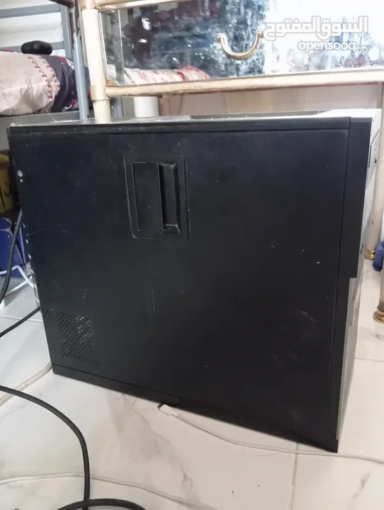 صندوق كمبيوتر مستعمل نظيف