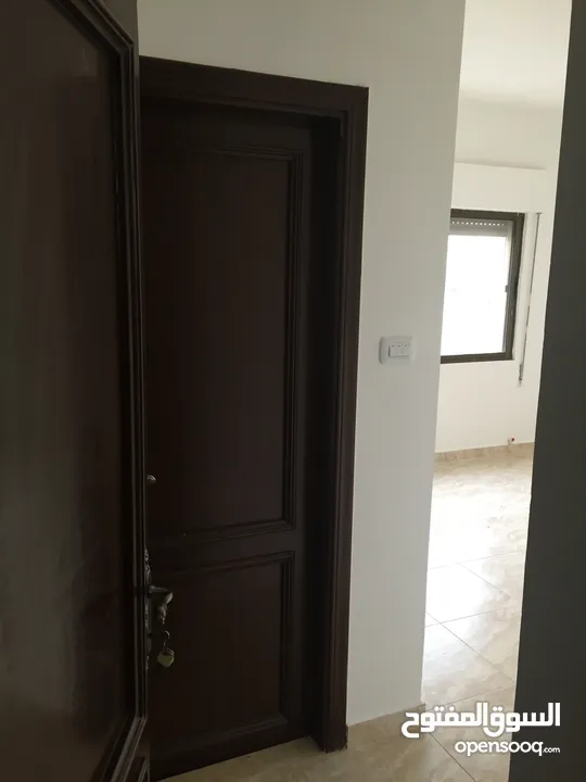 شقة سكن أ ضاحية الامير علي طريق المطار بجانب مدارس بيت المقدس 130 متر مربع طابق 2