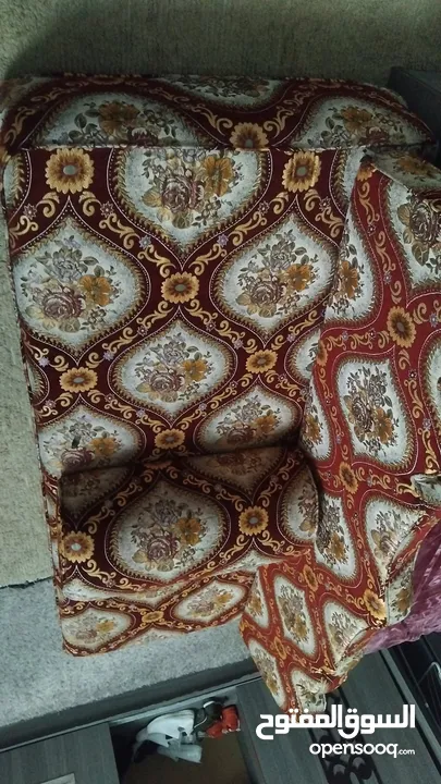 جنابي ارتفع 27 خمس جنابي وخمس مساند وأربع ركيات الطول مترين وعرض الجنبية تسعين وماشاءالله عليه نضيفة