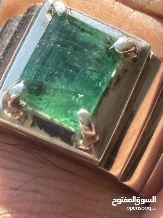 خاتم فضه  رجالي عيار 925 صياغه يدويه  بحجر الزمرد الكولومبي الطبيعي عالي الجوده جدا غير معالج