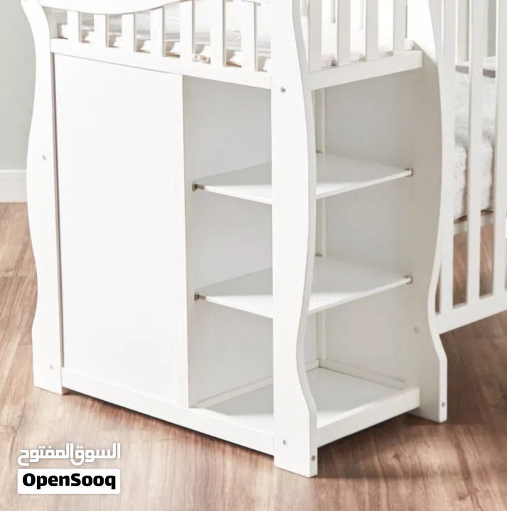 سرير أطفال ماركة جيجلز للبيع