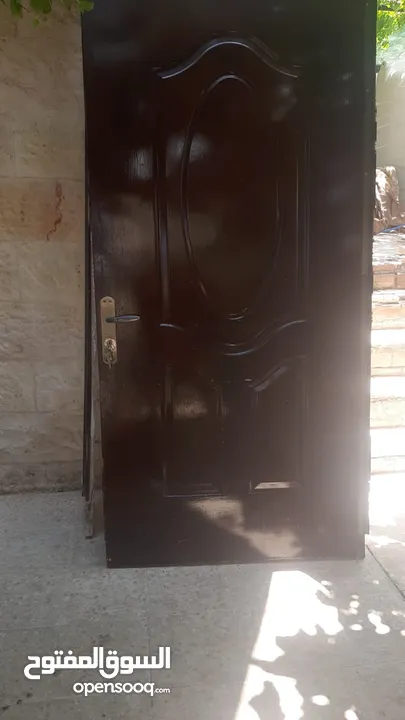 أبواب خشبية مستعمله للبيع