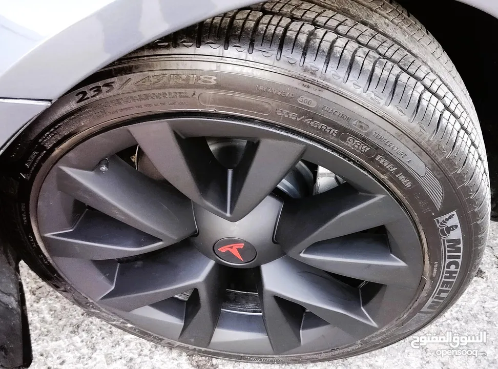 تيسلا 2023 MODEL 3 فحص كامل 4 جـيـد ممشى قليل 20 الف بحالة الوكالة لون فيراني مميز بسعر محرووق ولقطة