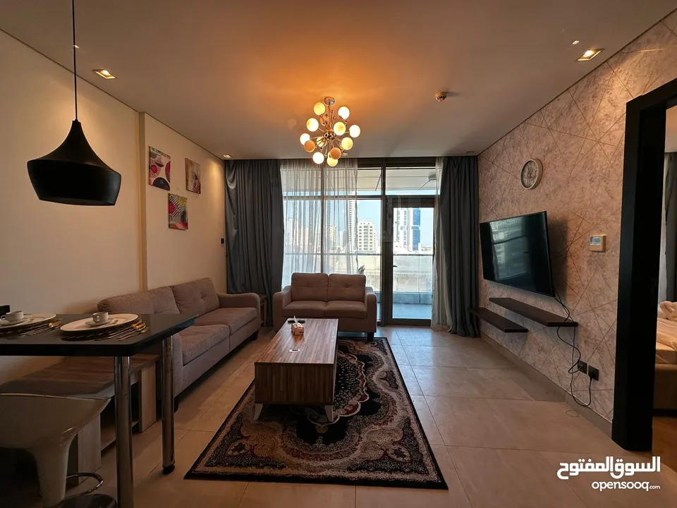 للايجار شقه راقيه مفروشه مع الكهرباء والانترنت فتح إلكتروني برج جديد  في الحوره وتشمل جميع الخدمات