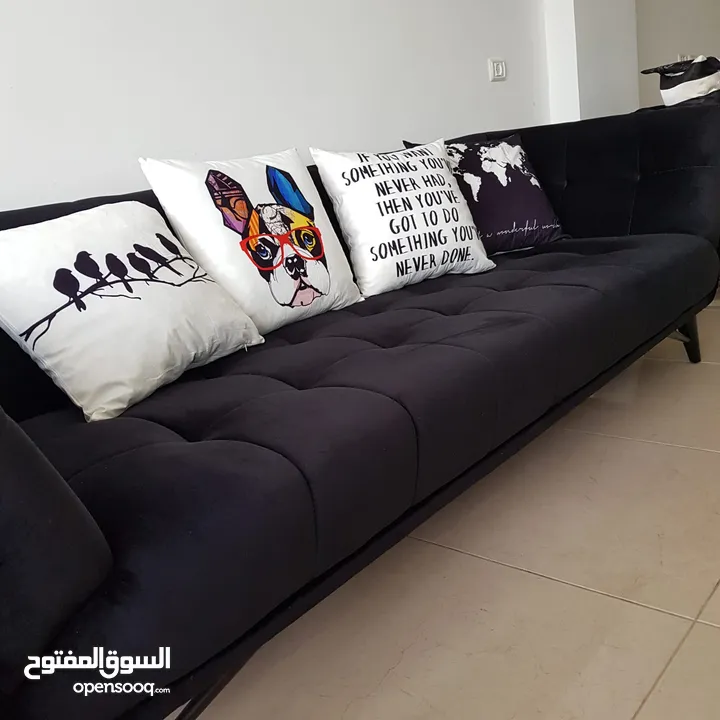 أثاث مستعمل بحالة جيدة (طقم كنبايات + طاولة سفره مع كراسيها + طاولة تلفزيون)
