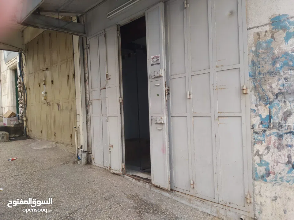 محل تجاري للضمان في رام الله البلد .. مقابل شارع الحسبة .. بجانب بنك القاهرة عمان سابقا